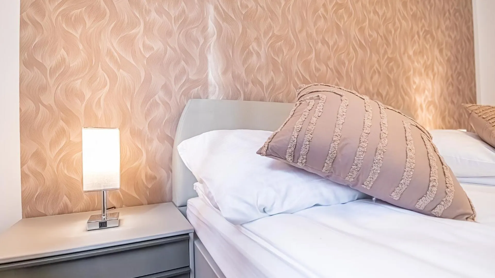 Charming 1Br And 1Lr Apt Modern Design Donaustadt 비엔나 0*,  오스트리아