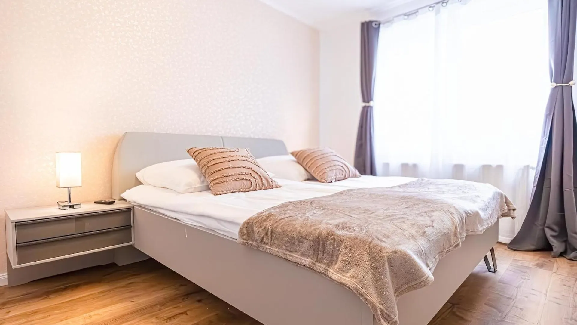 Charming 1Br And 1Lr Apt Modern Design Donaustadt Wiedeń