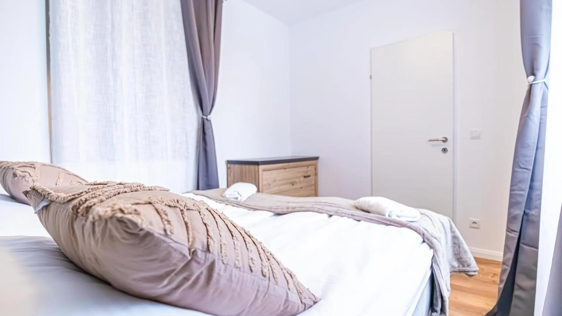 Apartament Charming 1Br And 1Lr Apt Modern Design Donaustadt Wiedeń