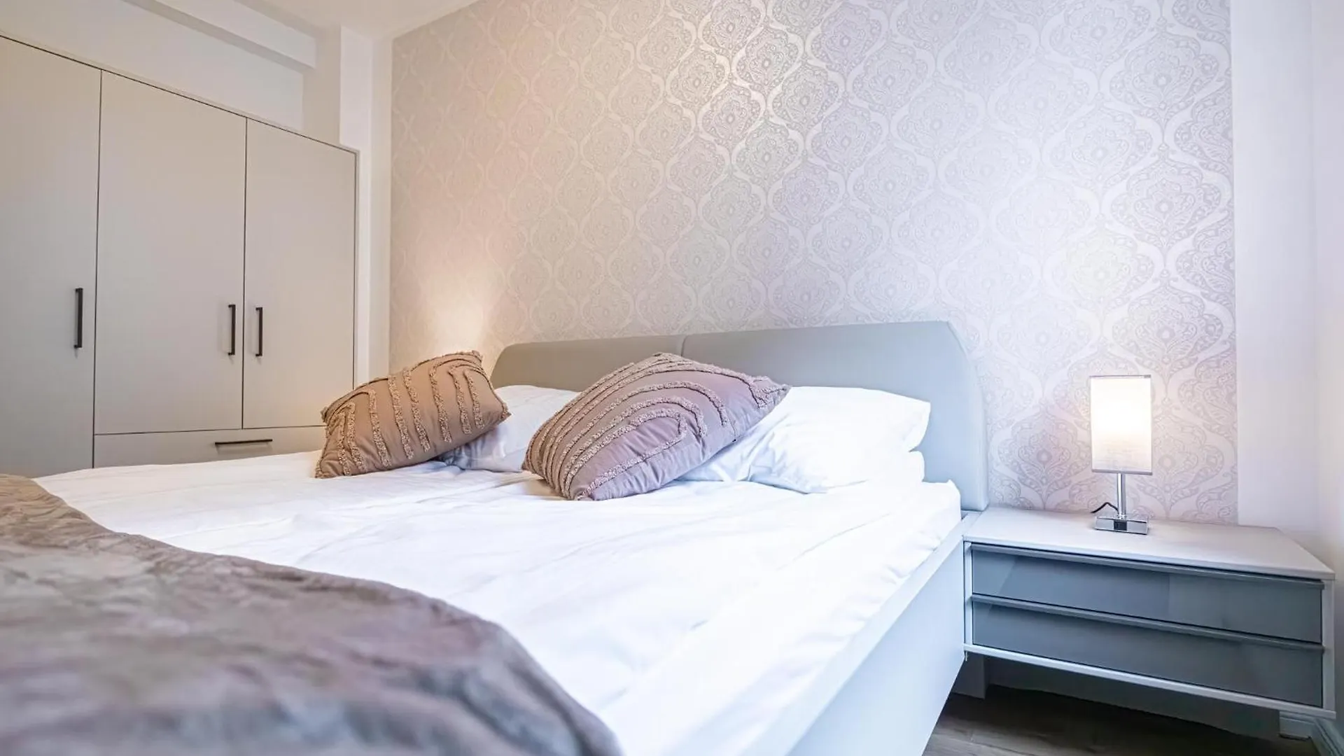 Charming 1Br And 1Lr Apt Modern Design Donaustadt Wiedeń