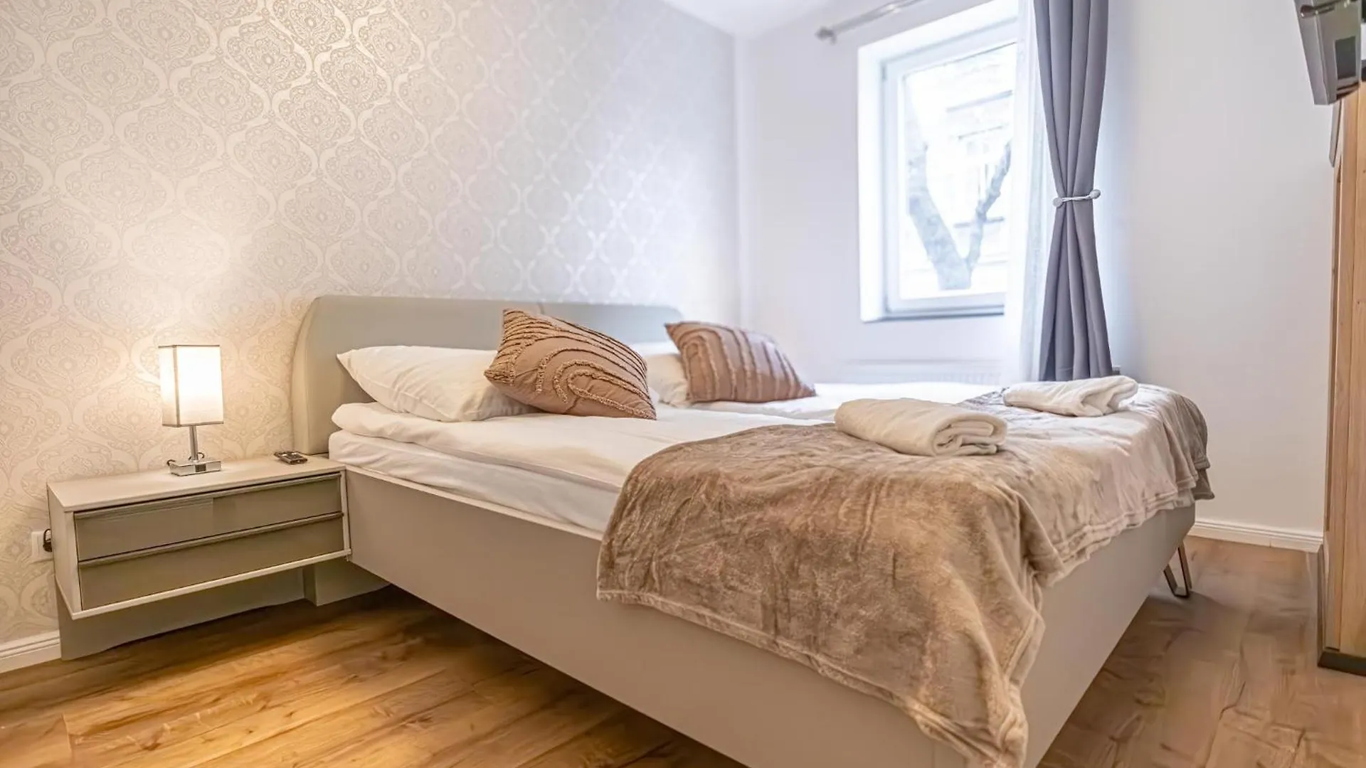 Apartament Charming 1Br And 1Lr Apt Modern Design Donaustadt Wiedeń