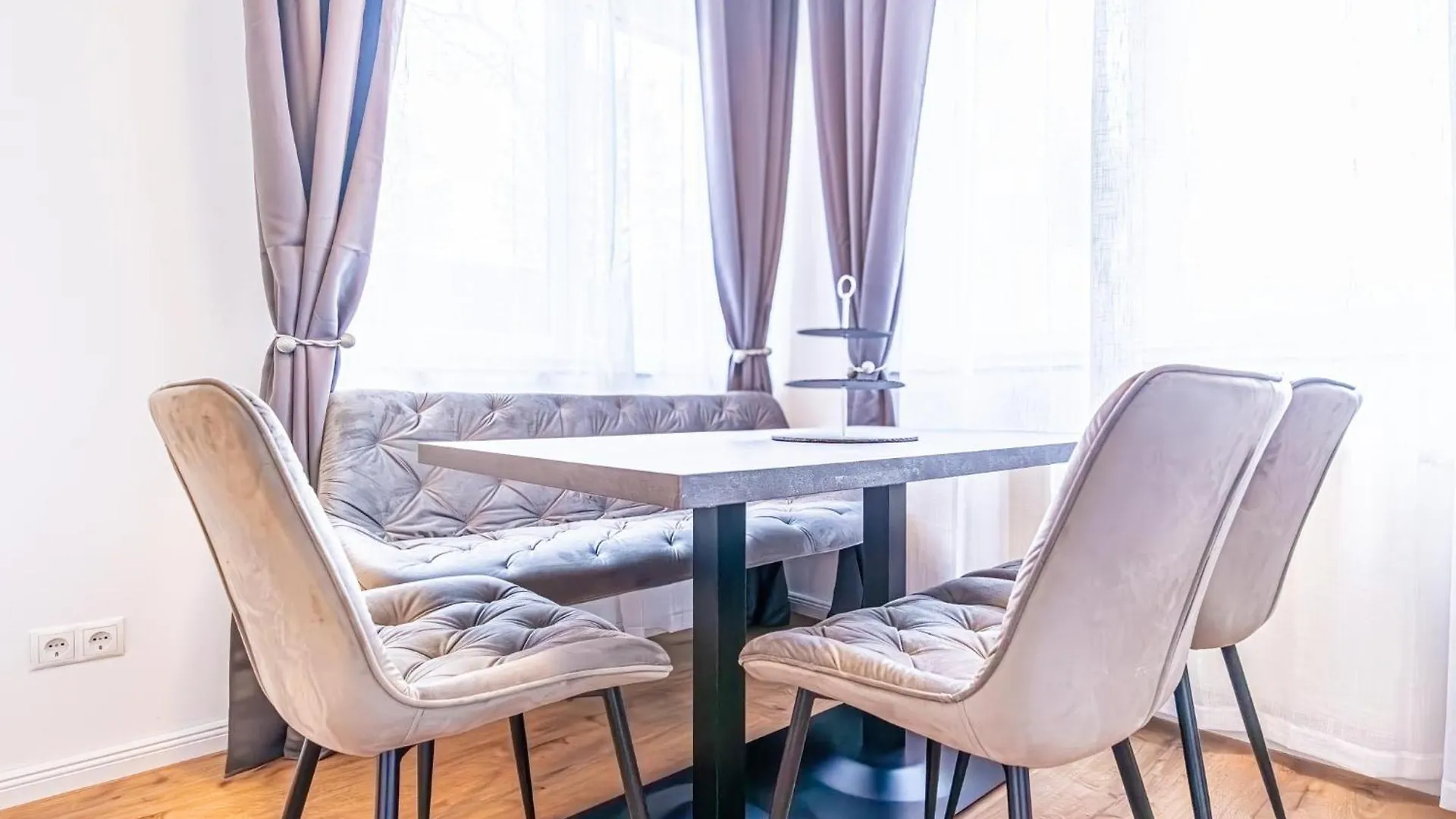 Charming 1Br And 1Lr Apt Modern Design Donaustadt Wiedeń